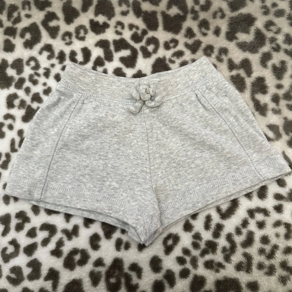 Old Navy Knit Shorts in Heather Gray Size 12-18 months